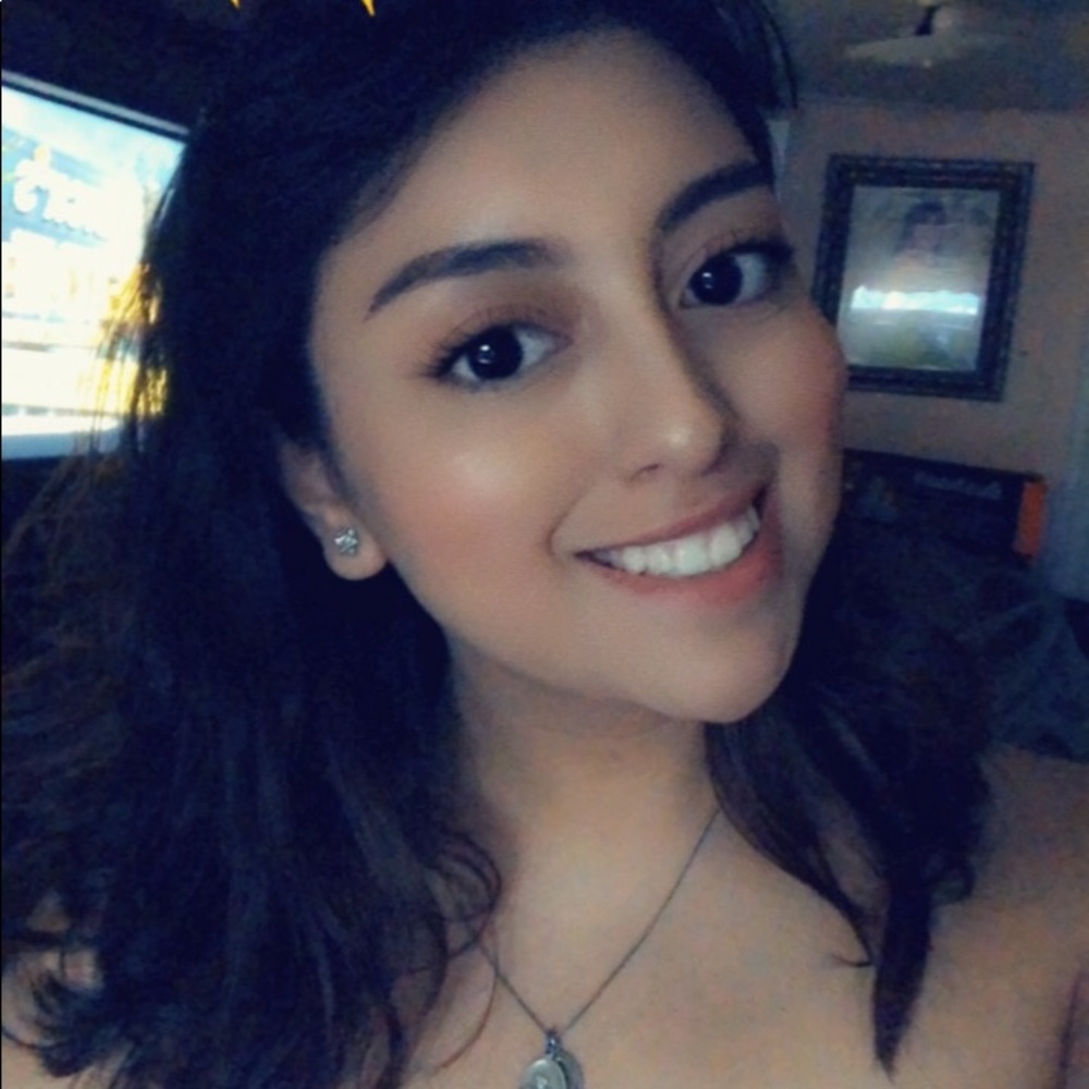 Meet your Posher, Daniela